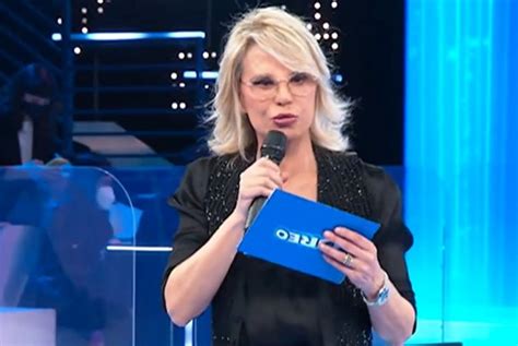 su che canale fanno la replica del serale di amici